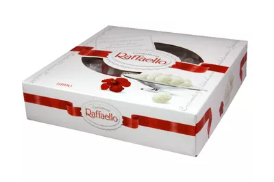 Конфеты RAFFAELLO с цельным миндалем в кокосовой обсыпке 240 г